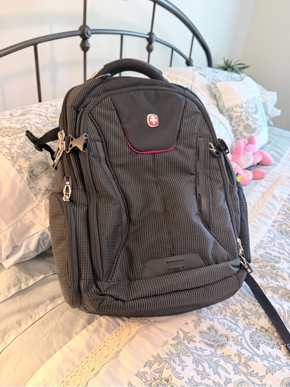 SwissGear Black and Red Accent Men's Laptop Backpack